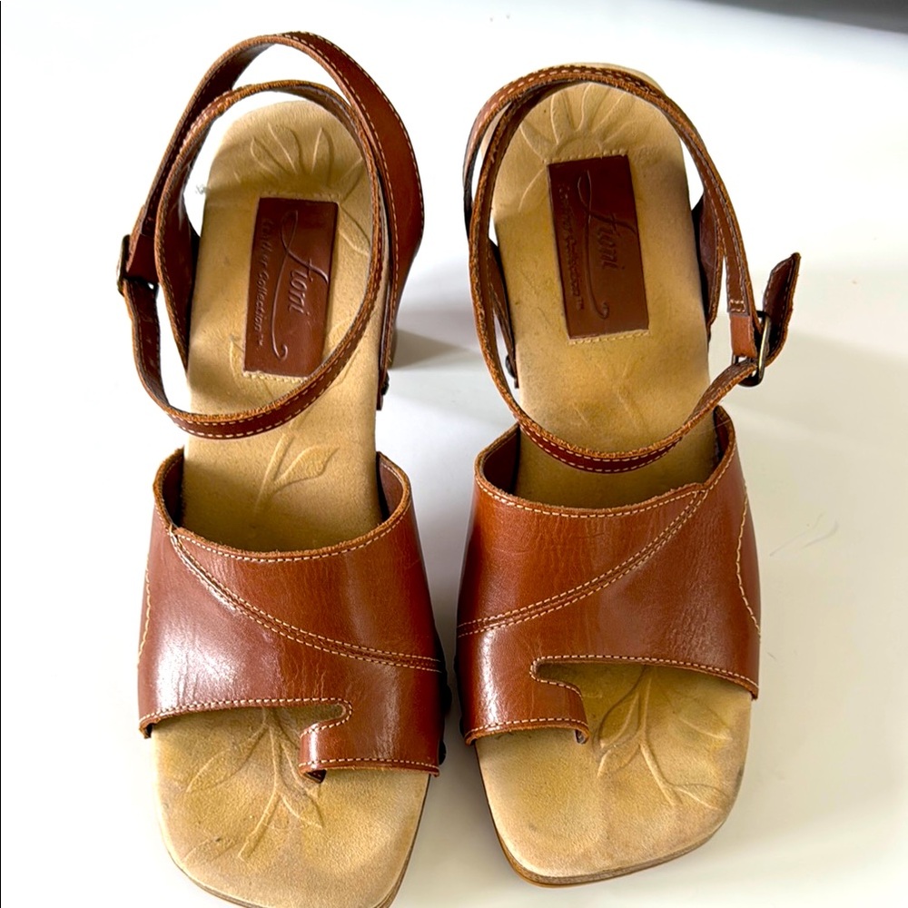 Fioni Women's Size 8.5 Tan Wood Chunky Heels Sandals  Leather Strappy Y2K